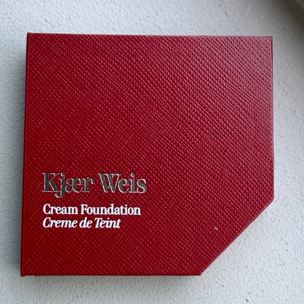 🦄 Kjaer Weis 🦄 Red Edition Compact: Cream Foundation--F120/Weightless Refill